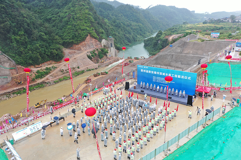 截流仪式现场。潘希来摄