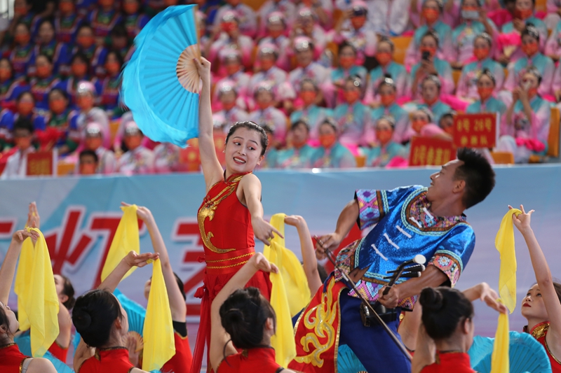 歌伴舞《花灯姑娘》 思南 李大勇摄.jpg