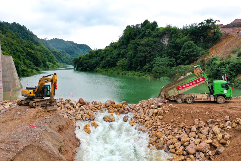 9月25日，拍攝的國家重大水利工程宣威水庫樞紐工程截流現場（無人機拍攝）。潘希來 攝 (5)