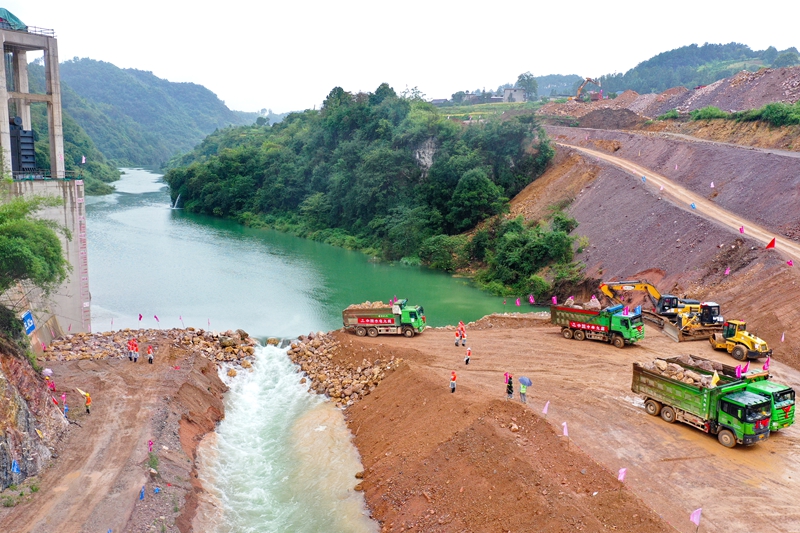 9月25日，拍攝的國家重大水利工程宣威水庫樞紐工程截流現場（無人機拍攝）。潘希來 攝 (8)