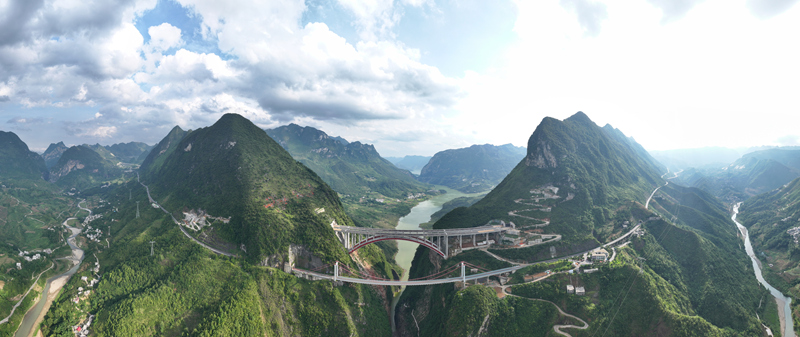 纳晴高速乌蒙山大桥。