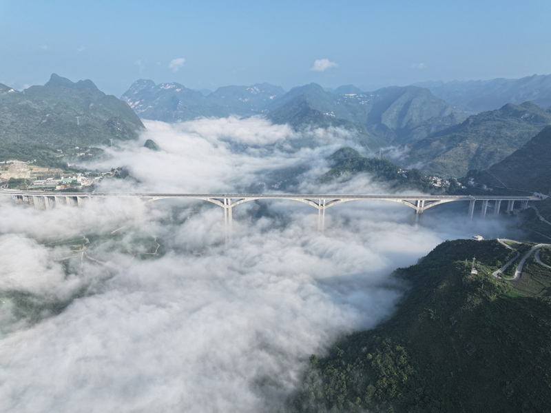 纳晴高速六枝特大桥。