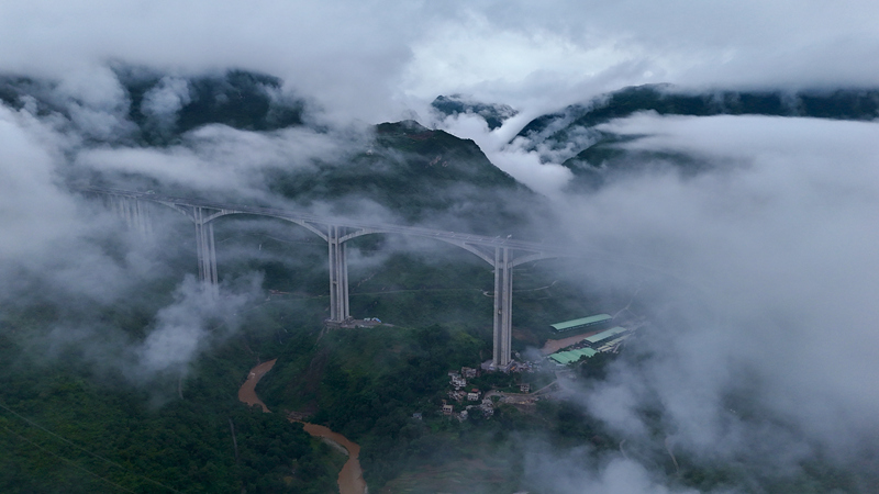 纳晴高速六枝特大桥。