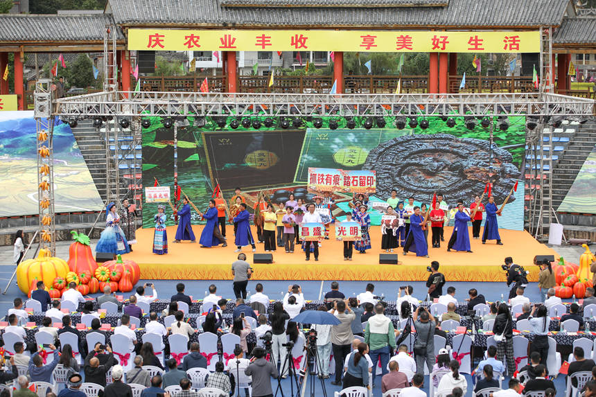 贵定县昌明镇产业发展成果展示。石银超摄