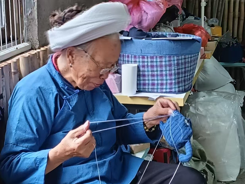 民族繡娘，居家接單。