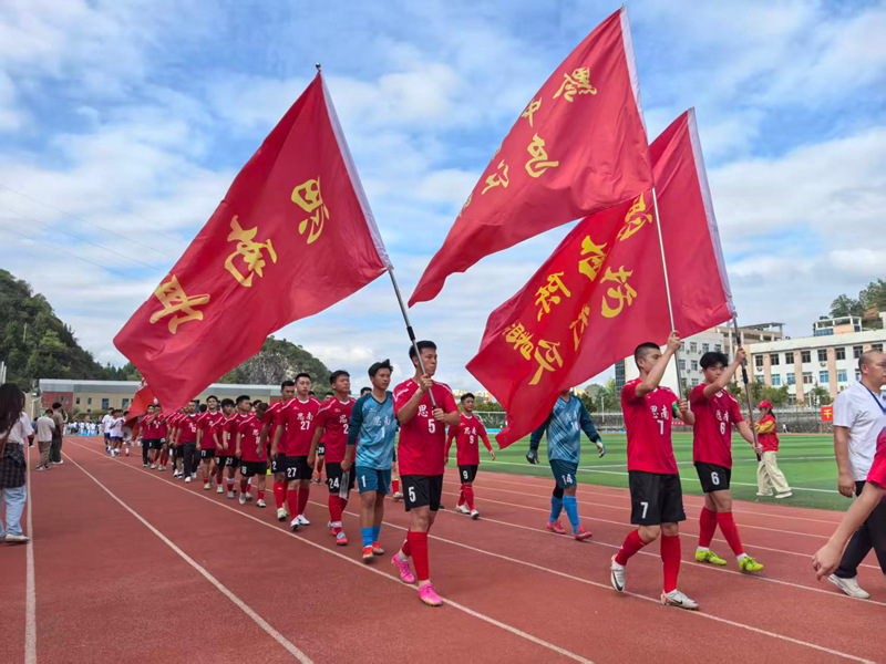 思南陈薯花灯队入场。