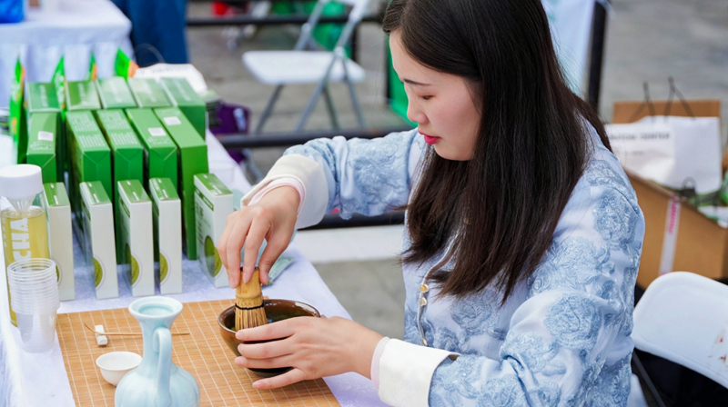 主理人展示宋代点茶技艺。贵旅集团供图