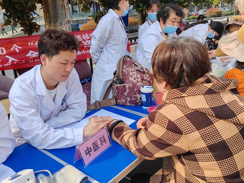 金地雲麓社區衛生服務中心開展義診活動5