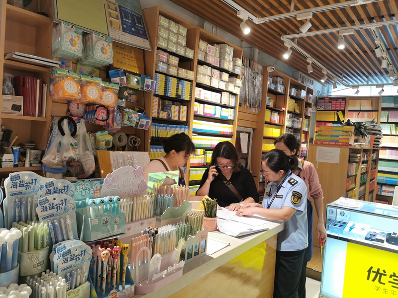 图为：检查书店