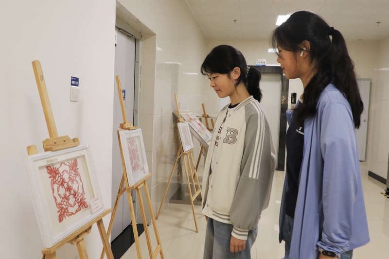 市民在現場觀展。