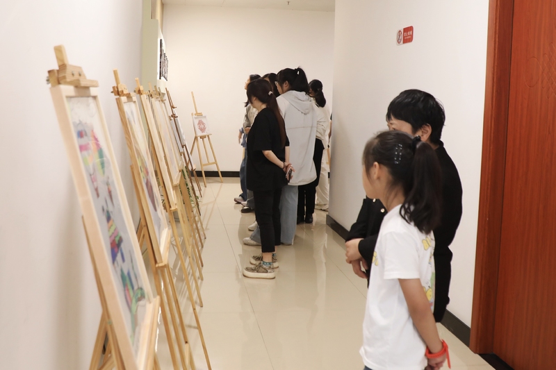 市民在現場觀展。