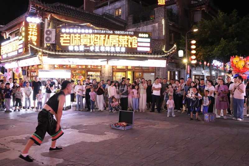 《杂耍表演》。