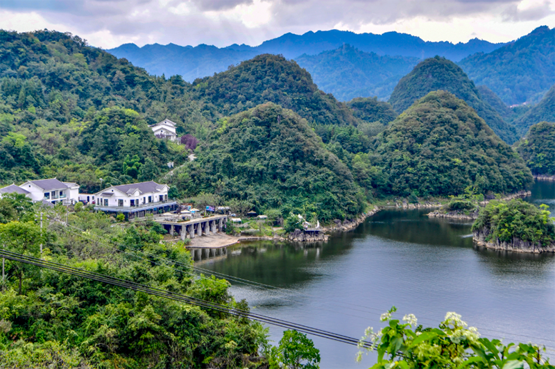 位於百花湖畔的塞倫斯·勝境民宿。