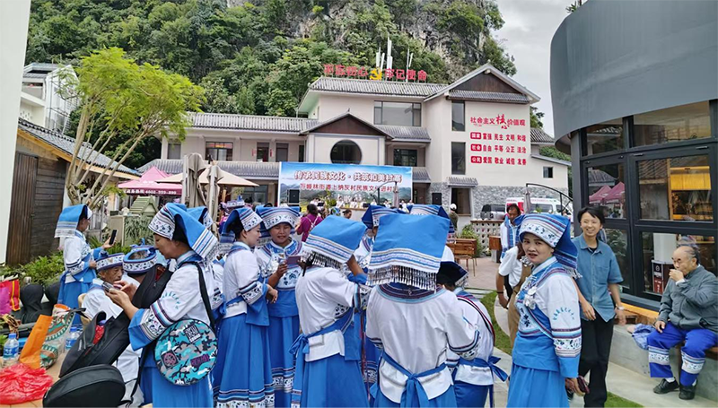 准備登台演出。