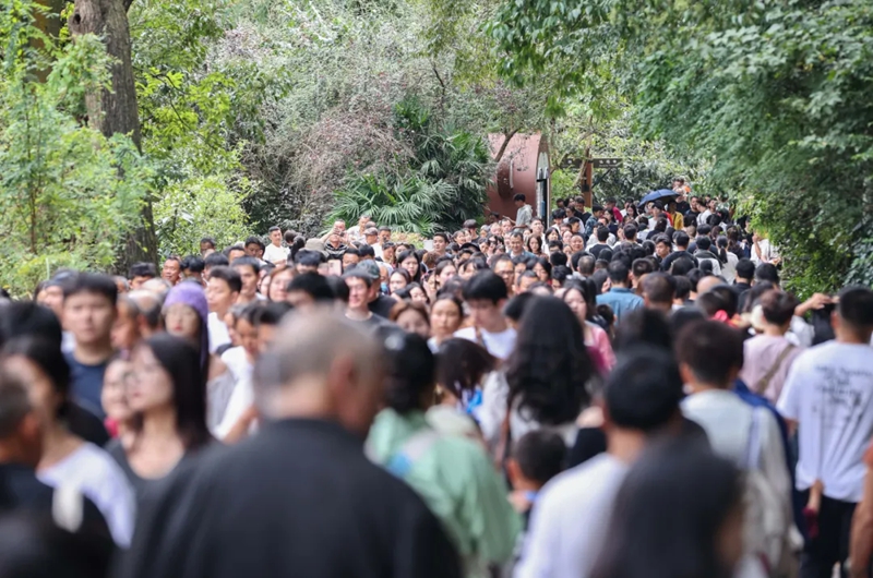 黔灵山双节人气旺。