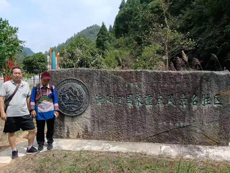 李绍华和母亲的合影.jpg
