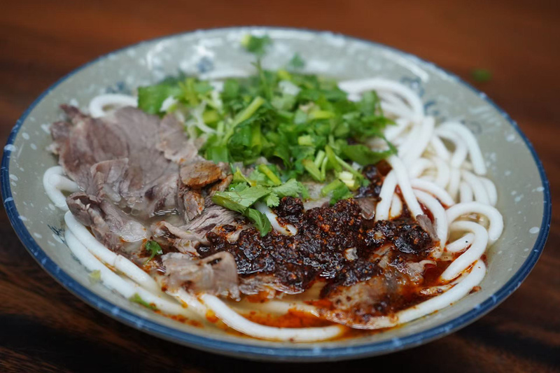 金沙羊肉粉。黄源汇摄