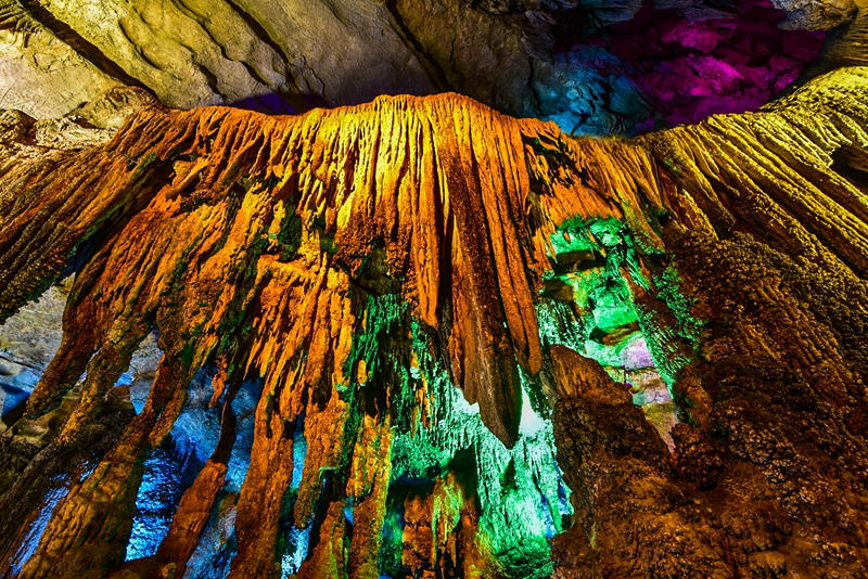 4 圖為雙河洞一角.jpg