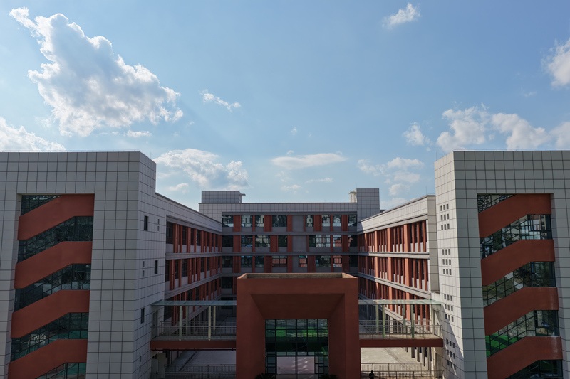 贵州省毕节市大方县第七小学新教学楼。李灵摄