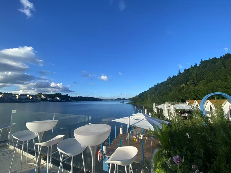 红枫湖镇大冲村的“蓝白小寨”蓝调小院民宿。