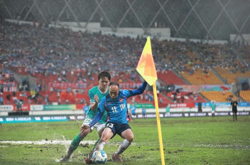 2025贵阳“城超”决赛现场。