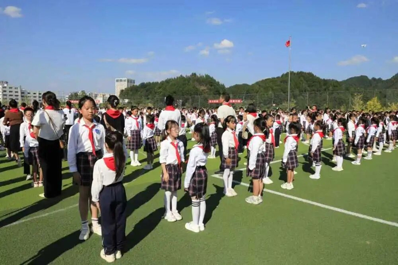 贵州各级少先队组织广泛开展“十·一三”建队日系列主题活动。