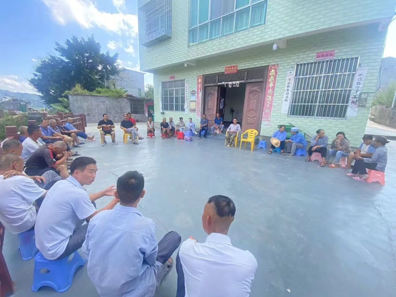 沫阳镇红星村院坝协商现场.jpg