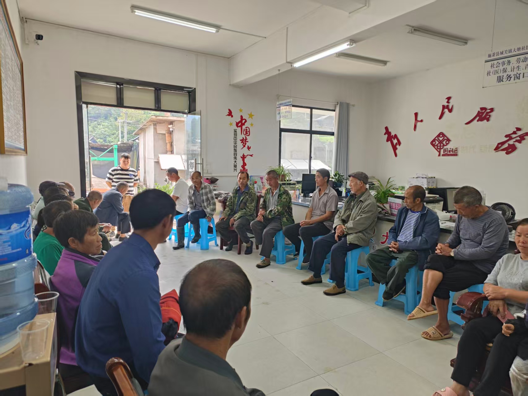 城关镇组织开展鸟类保护院坝会。