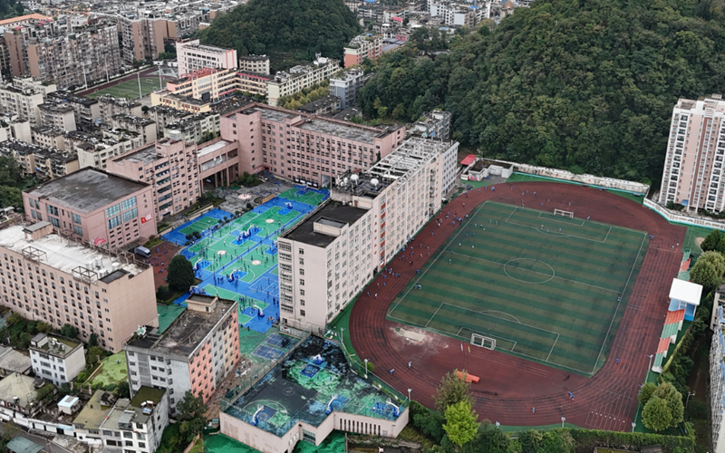 六枝一中航拍圖。