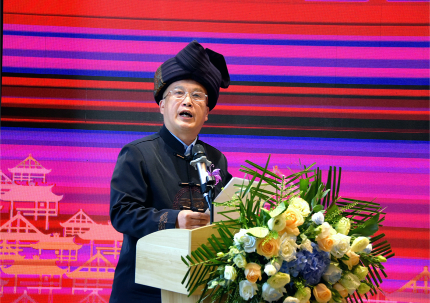 雷山縣苗學會會長白志恩詳細介紹本屆苗年的規劃。