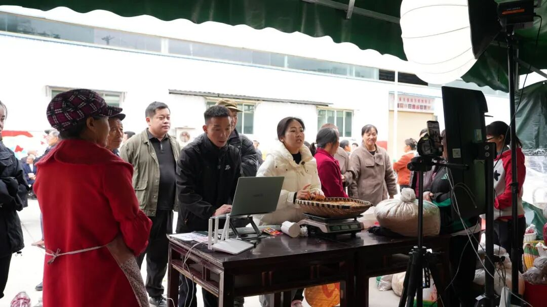圖為蕉壩鎮“村抖”直播現場。