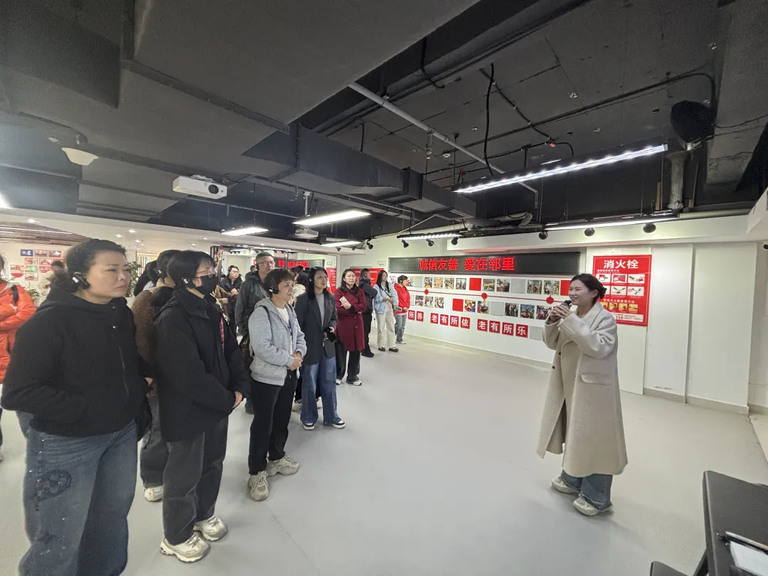 学员观摩学习基层治理的“五闪”微治理模式