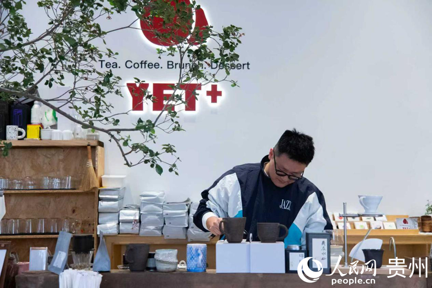 贵阳“新三样”饮品业态。人民网记者 涂敏摄