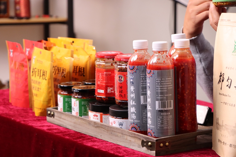 独山“村播”打通农货出村“最后一公里” 。