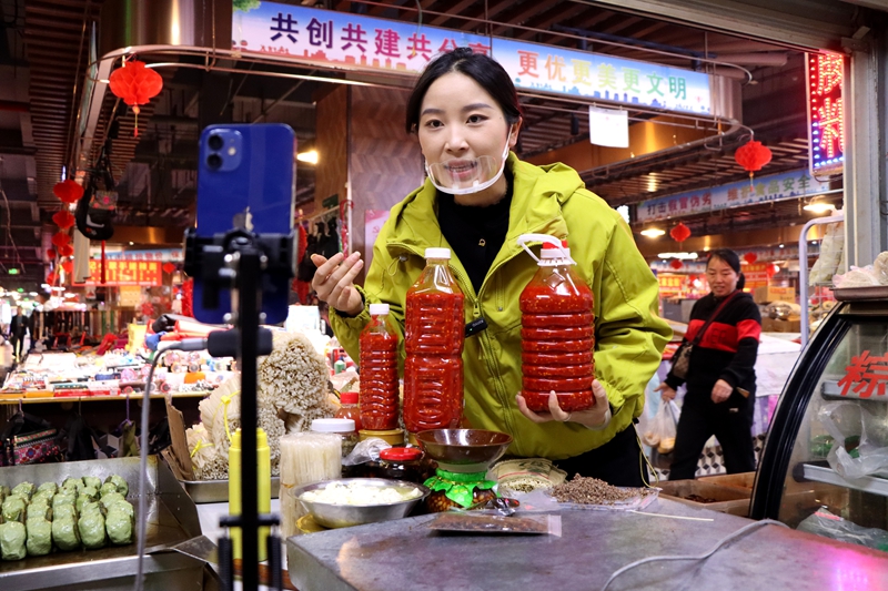 独山“村播”打通农货出村“最后一公里” 。