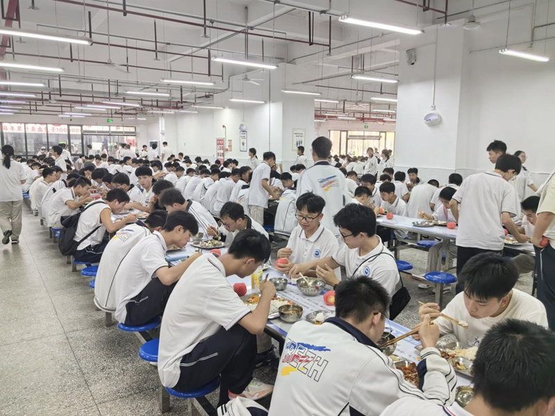 贵州铜仁校园餐“提质降价” 56万学子吃上放心饭。