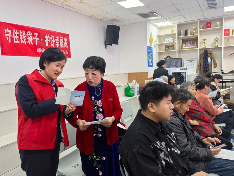 3、貴陽市雲岩區支行攜手貴陽市頭橋黨工委及街道辦事處“九九重陽，京韻敬老”。.jpg