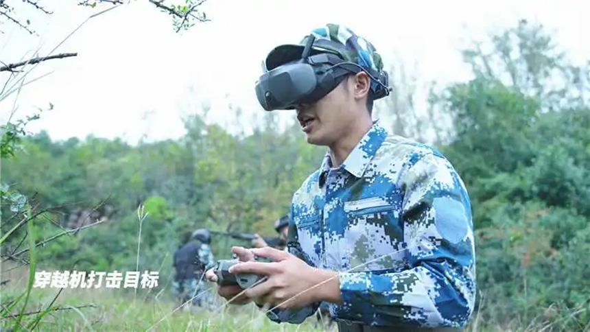 贵工商军训上演“十八般武艺”。