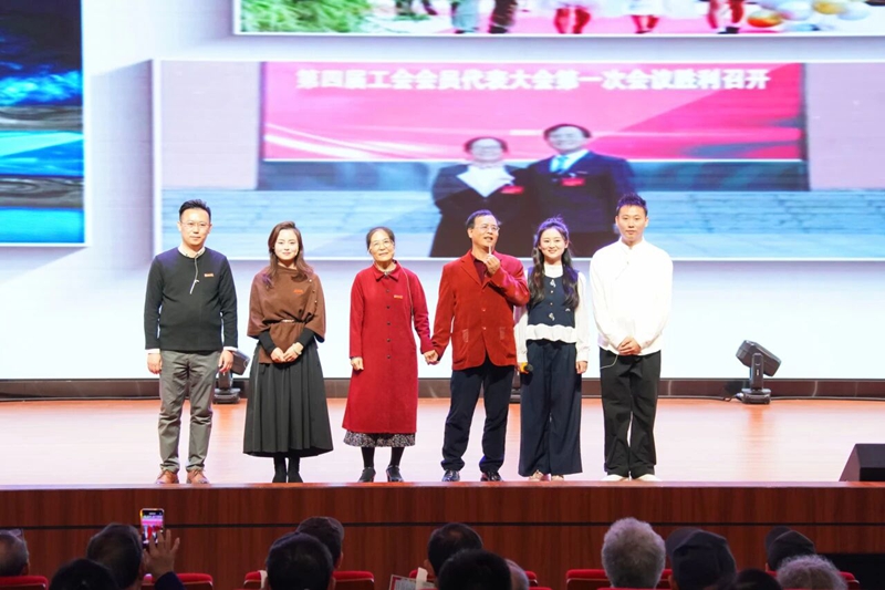贵州师范学院老年节欢庆会现场。