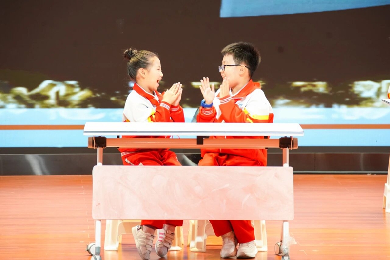 贵州师范学院老年节欢庆会现场。