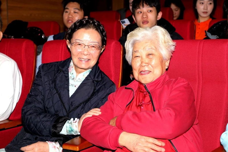贵州师范学院老年节欢庆会现场。