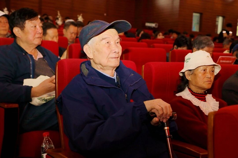 贵州师范学院老年节欢庆会现场。