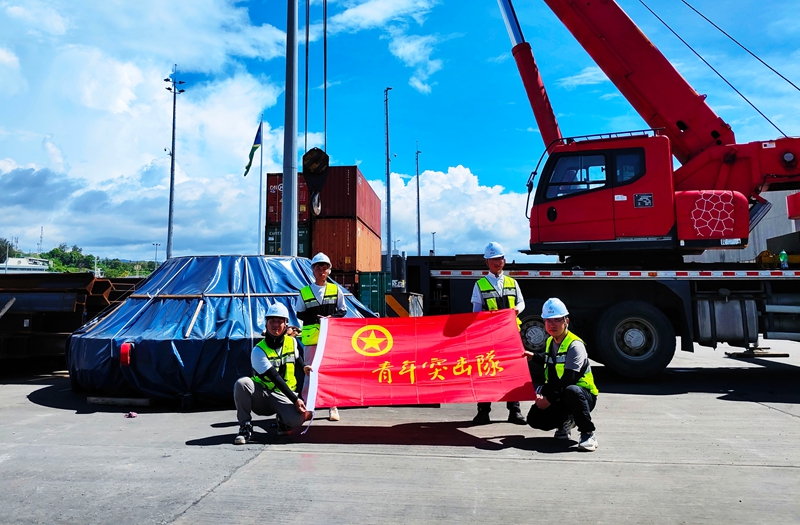 项目团队为转运之路保驾护航。