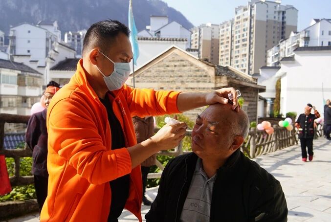 貴州鎮遠:構建“十五分鐘”養老服務圈 托起幸福“夕陽紅” (3)