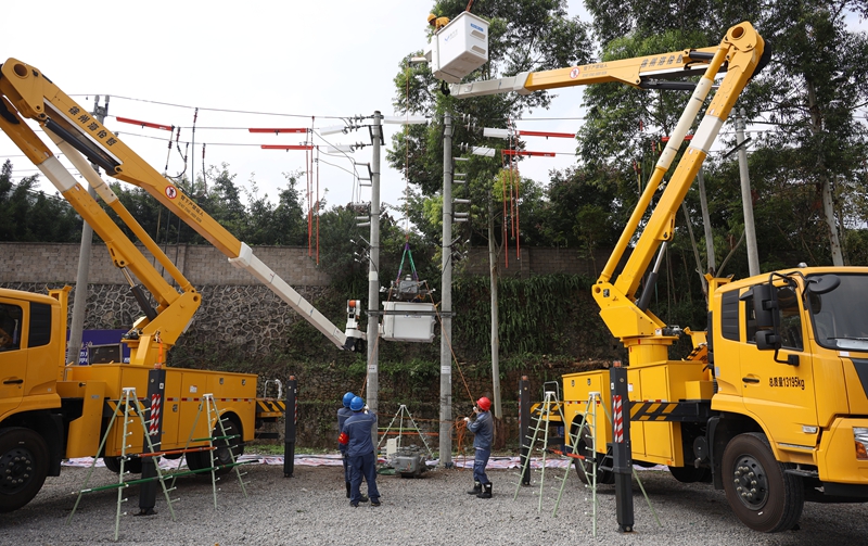 5、配电运维“不停电作业”竞赛现场一角。