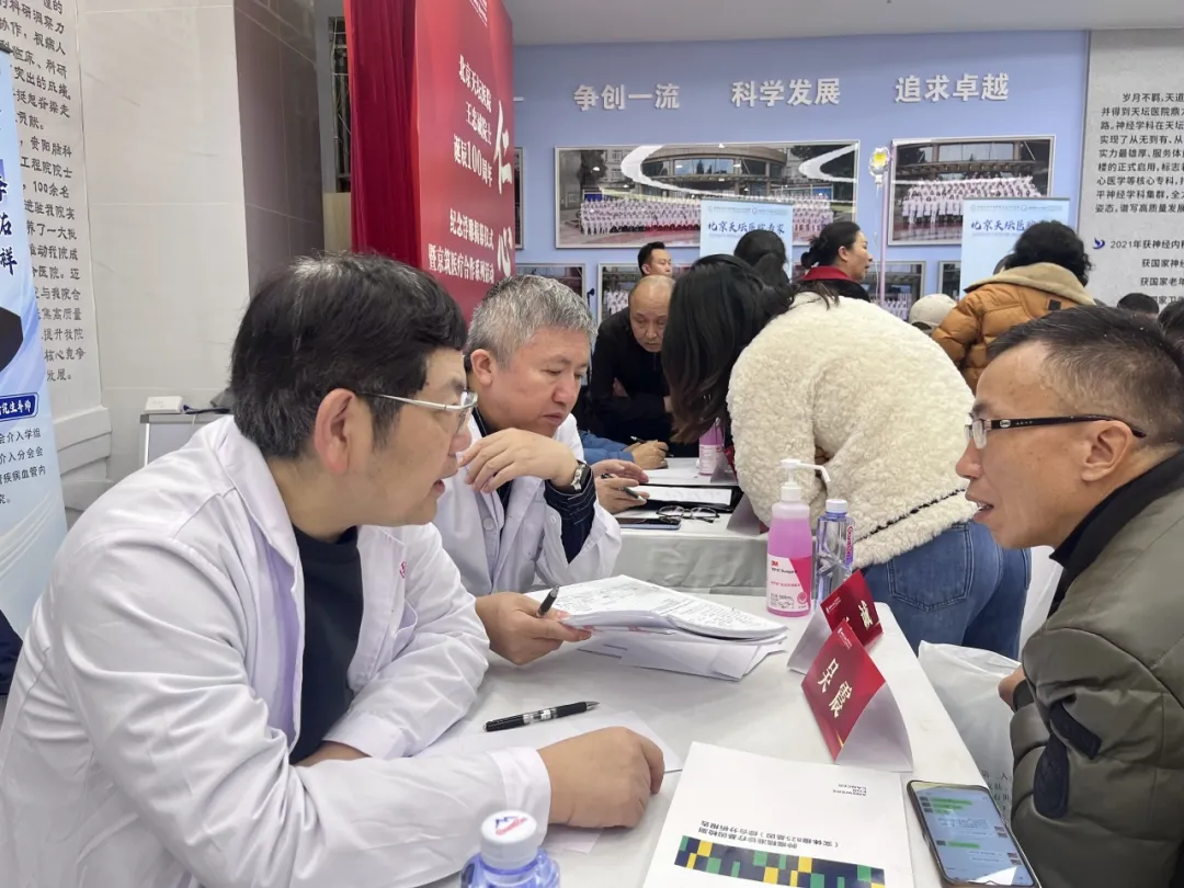 义诊活动现场。