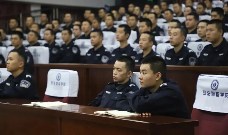 貴州省司法警官學校《沉默的榮耀》教學活動引發監獄戒毒新警深刻共鳴。