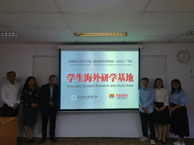 留学生蜡染制作学习。