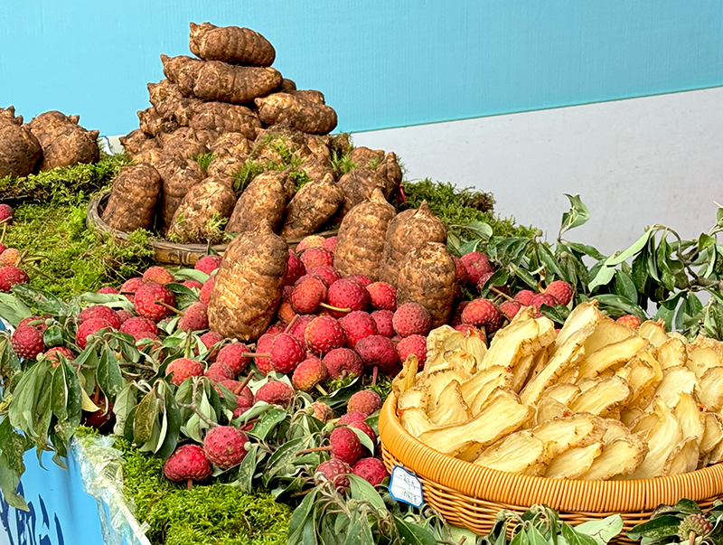 农特产品展销。张佳佳摄