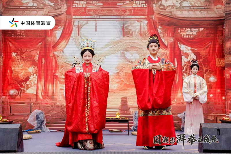 汉服婚礼表演环节。